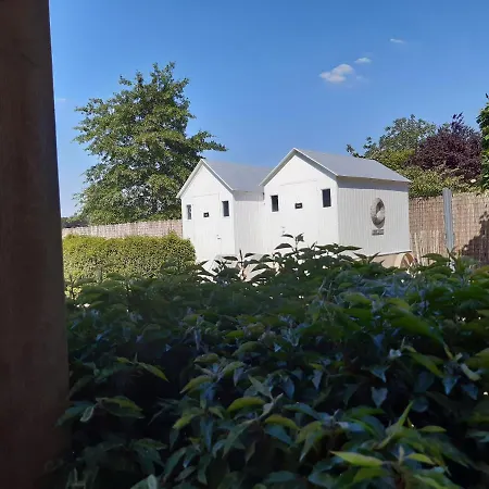 מלון דירות Casa-cosi, Tourist & Business & Flats With Reserved Parking And Private Terraces In Shared Garden With Seasonal Pool Included, Private Sauna Available לוקרן