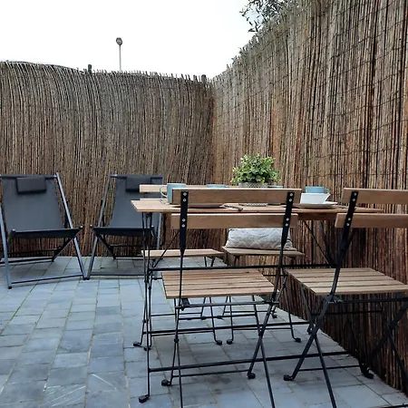 מלון דירות Casa-cosi, Tourist & Business & Flats With Reserved Parking And Private Terraces In Shared Garden With Seasonal Pool Included, Private Sauna Available