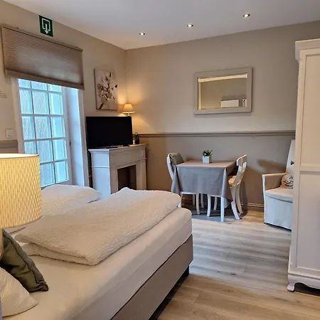 Casa-cosi, Tourist & Business & Flats With Reserved Parking And Private Terraces In Shared Garden With Seasonal Pool Included, Private Sauna Available לוקרן