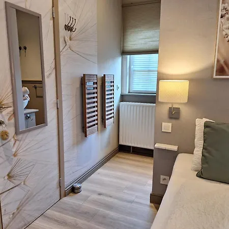 Casa-cosi, Tourist & Business & Flats With Reserved Parking And Private Terraces In Shared Garden With Seasonal Pool Included, Private Sauna Available מלון דירות