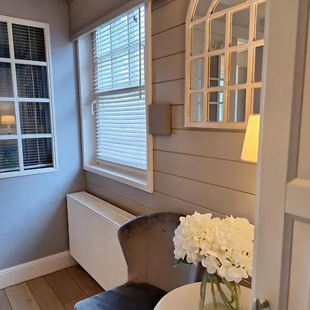 Casa-cosi, Tourist & Business & Flats With Reserved Parking And Private Terraces In Shared Garden With Seasonal Pool Included, Private Sauna Available