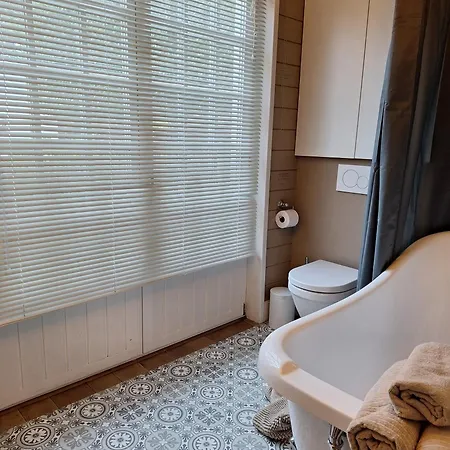Casa-cosi, Tourist & Business & Flats With Reserved Parking And Private Terraces In Shared Garden With Seasonal Pool Included, Private Sauna Available