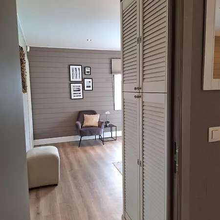 מלון דירות Casa-cosi, Tourist & Business & Flats With Reserved Parking And Private Terraces In Shared Garden With Seasonal Pool Included, Private Sauna Available 4*