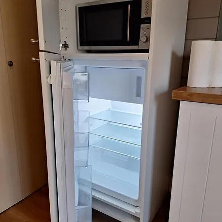 מלון דירות Casa-cosi, Tourist & Business & Flats With Reserved Parking And Private Terraces In Shared Garden With Seasonal Pool Included, Private Sauna Available לוקרן