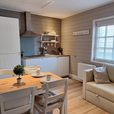Casa-cosi, Tourist & Business & Flats With Reserved Parking And Private Terraces In Shared Garden With Seasonal Pool Included, Private Sauna Available מלון דירות 4*