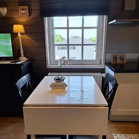 מלון דירות Casa-cosi, Tourist & Business & Flats With Reserved Parking And Private Terraces In Shared Garden With Seasonal Pool Included, Private Sauna Available 4*