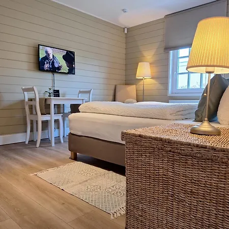 מלון דירות Casa-cosi, Tourist & Business & Flats With Reserved Parking And Private Terraces In Shared Garden With Seasonal Pool Included, Private Sauna Available לוקרן