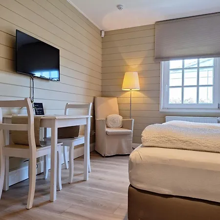Casa-cosi, Tourist & Business & Flats With Reserved Parking And Private Terraces In Shared Garden With Seasonal Pool Included, Private Sauna Available לוקרן