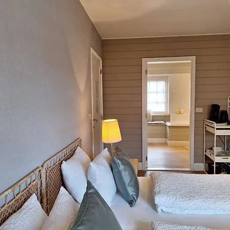 Casa-cosi, Tourist & Business & Flats With Reserved Parking And Private Terraces In Shared Garden With Seasonal Pool Included, Private Sauna Available מלון דירות 4*